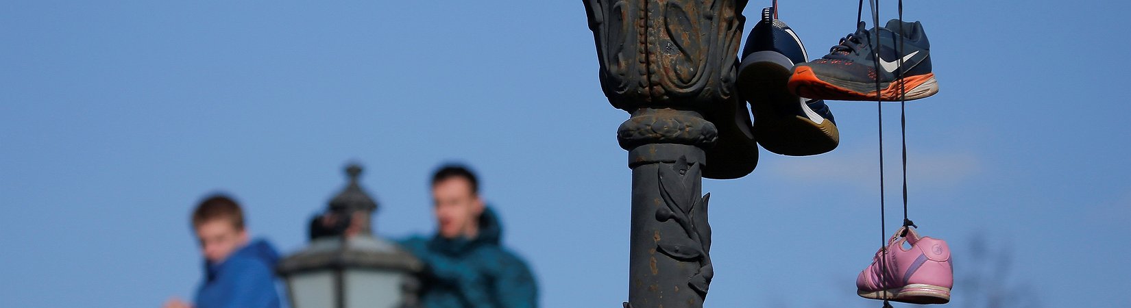 Zapatillas, paraguas y cacerolas: los símbolos de la revolución moderna