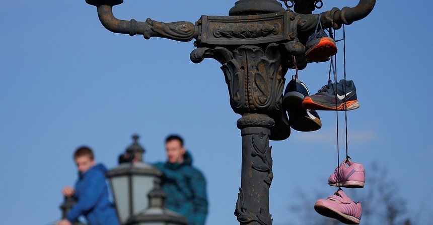 Zapatillas, paraguas y cacerolas: los símbolos de la revolución moderna