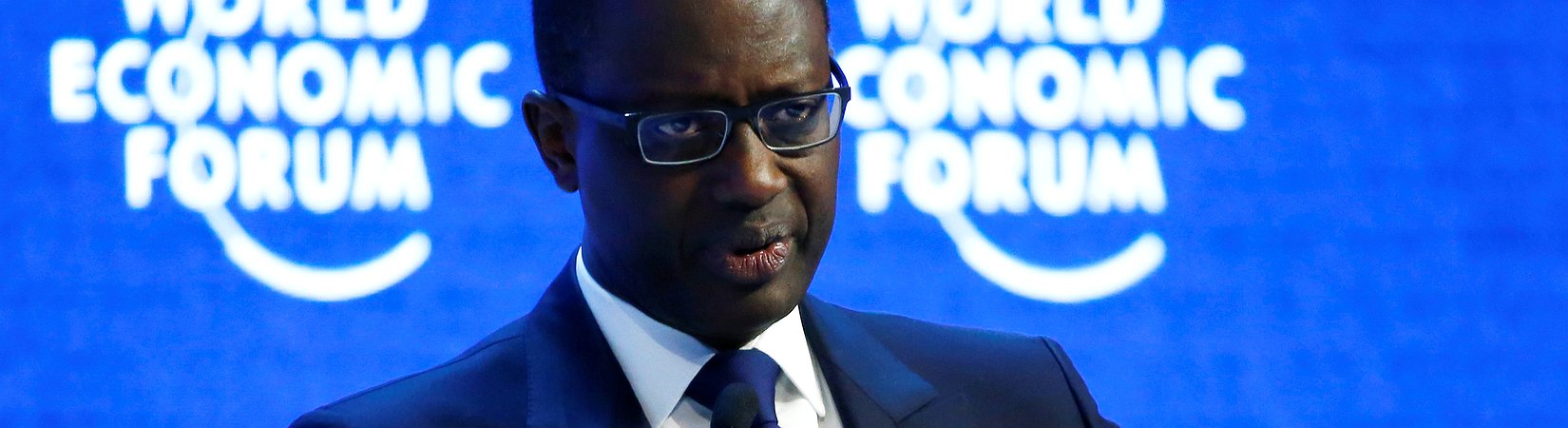 Credit Suisse executives offer to take 40 percent bonus cut