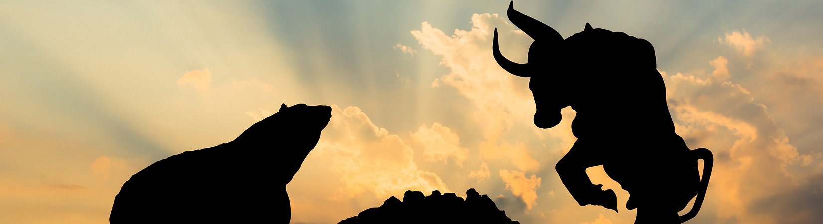 المضاربون على صعود الأسعار ضد المضاربين على هبوط الأسعار: لمن المصلحة من تشغيل العقود الآجلة على البيتكوين؟