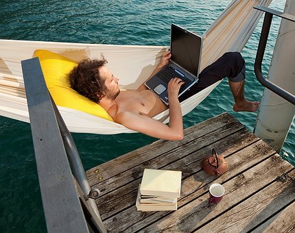 العمل والسفر في آن واحد