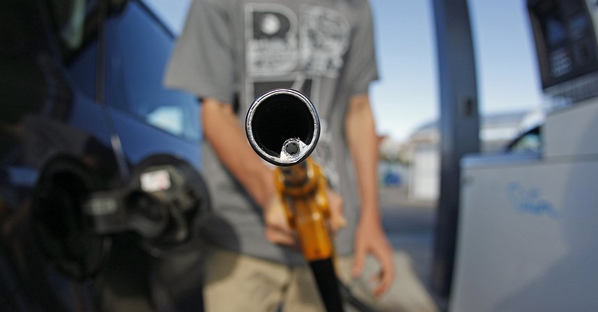 Venezuela Starts to Accept Petro at Gas Stations