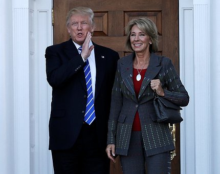 Trump incluye a dos mujeres en su futuro gabinete