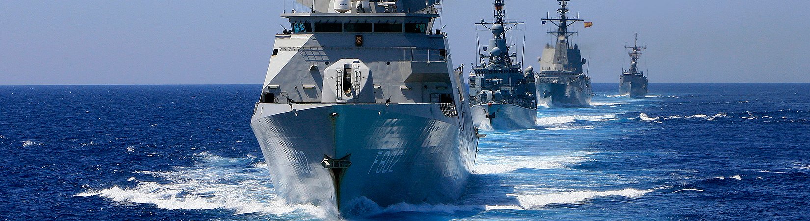 Los barcos de la OTAN quieren detener el flujo de inmigrantes 