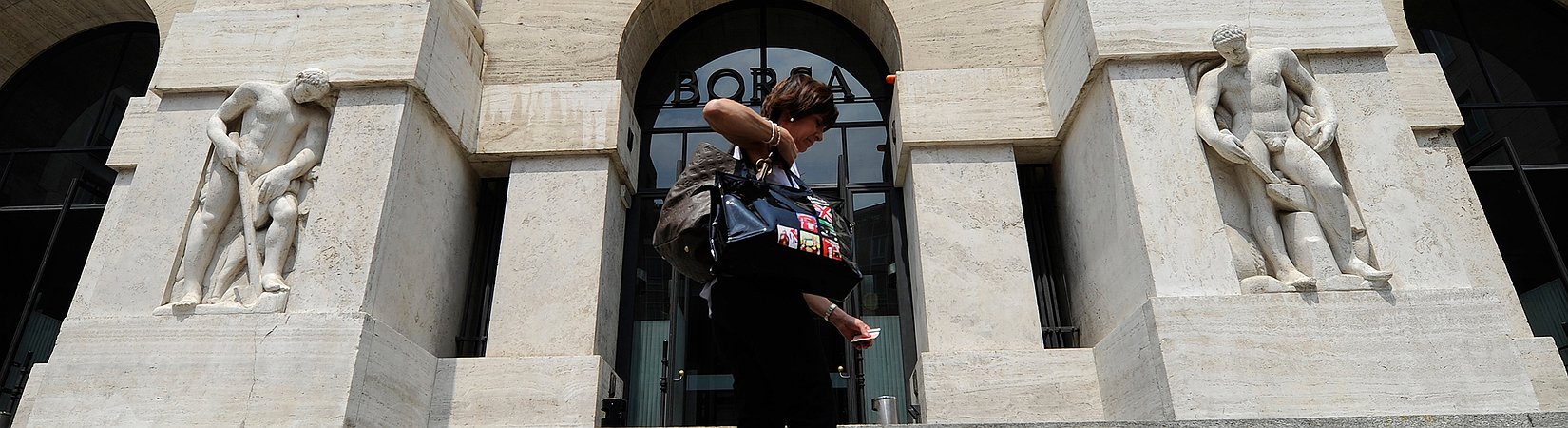 Borsa, bancari a picco