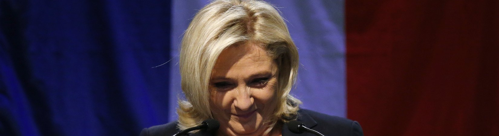 La extrema derecha cae derrotada en Francia