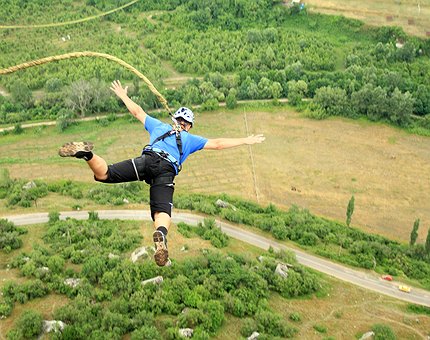 Bitcoin precipita sotto i 4.000 dollari