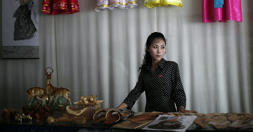 كوريا الشمالية تحتاج إلى أموالك