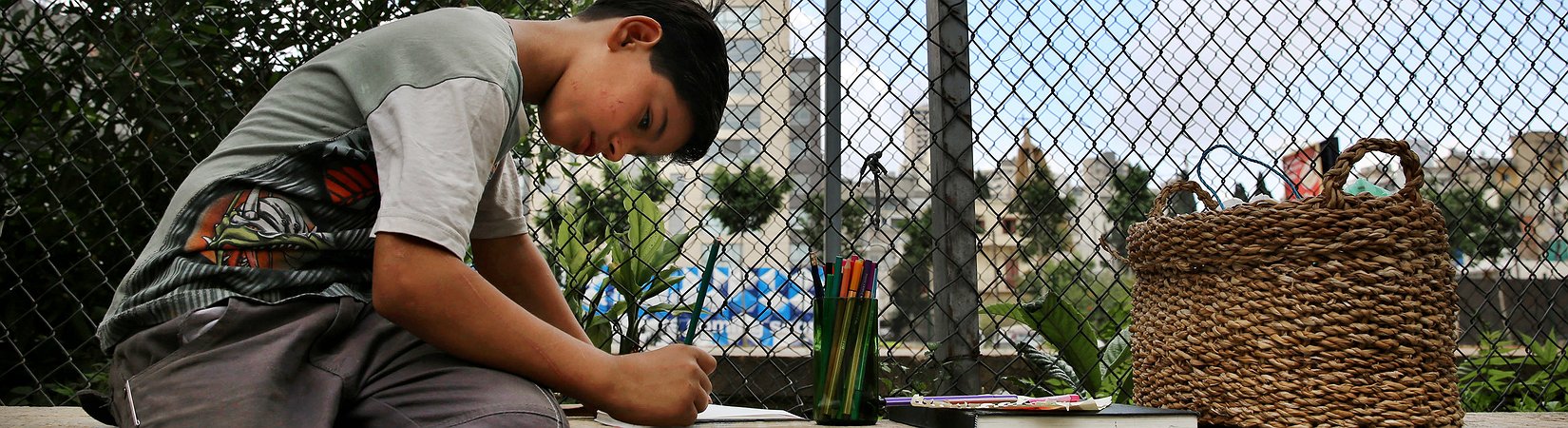 Traficantes exploram jovens refugiados em campos franceses