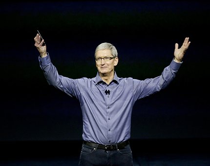 La capitalizzazione di Apple supera i 900 miliardi di dollari