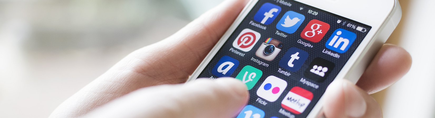 كيلومتر عرضاً وسنتيمتر عمقاً