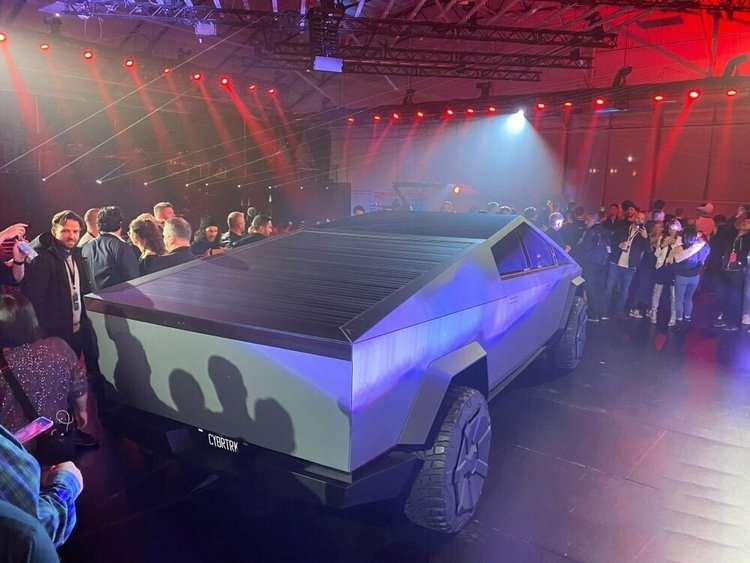 Tesla presenta la camioneta eléctrica Cybertruck