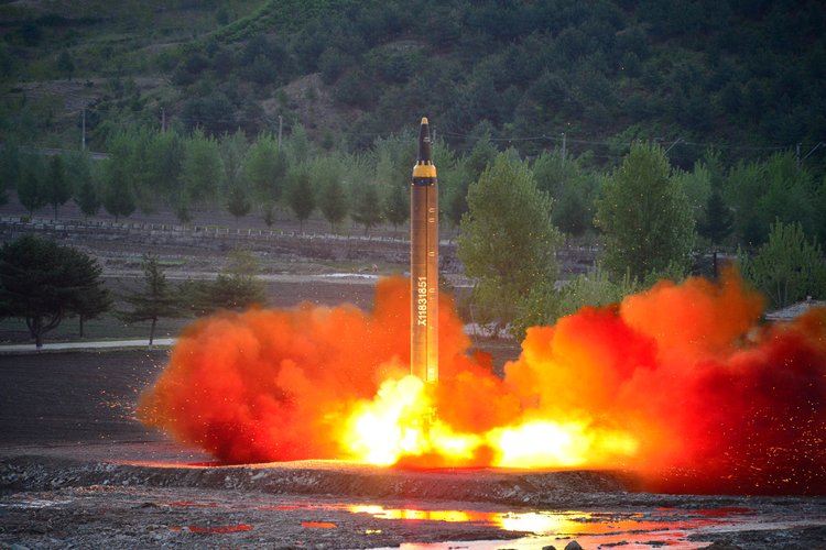 Corea del Nord: il nuovo missile balistico è in grado di trasportare una testata nucleare di grandi dimensioni