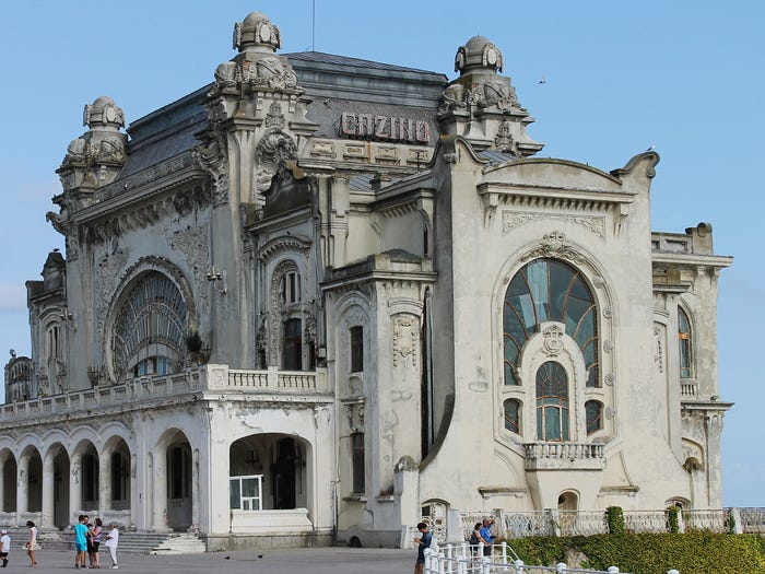 10 famosas y costosas construcciones que han sido abandonadas