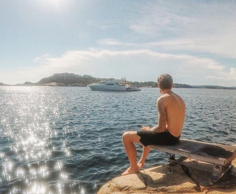 ¿Cómo se gastan su dinero y tiempo los 5 multimillonarios más jóvenes del mundo?