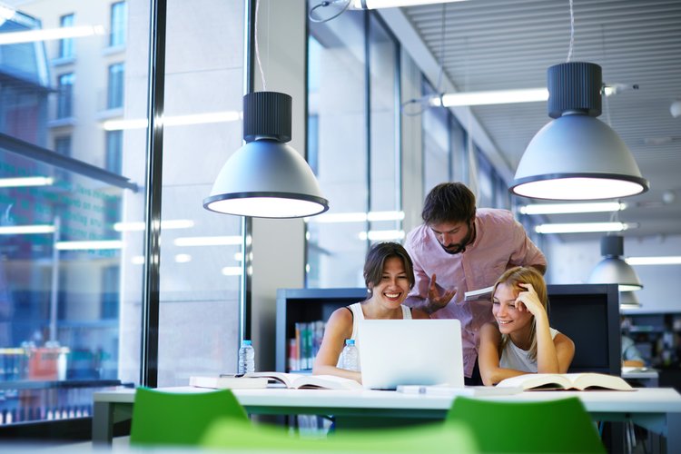 Come mantenere un atteggiamento positivo sul posto di lavoro