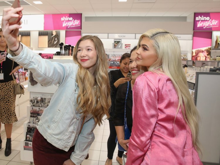 ¿Cómo se gastan su dinero y tiempo los 5 multimillonarios más jóvenes del mundo?