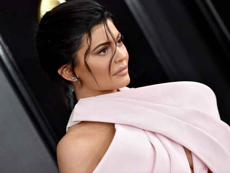 9 alucinantes hechos que demuestran lo inmensamente rica que es Kylie Jenner