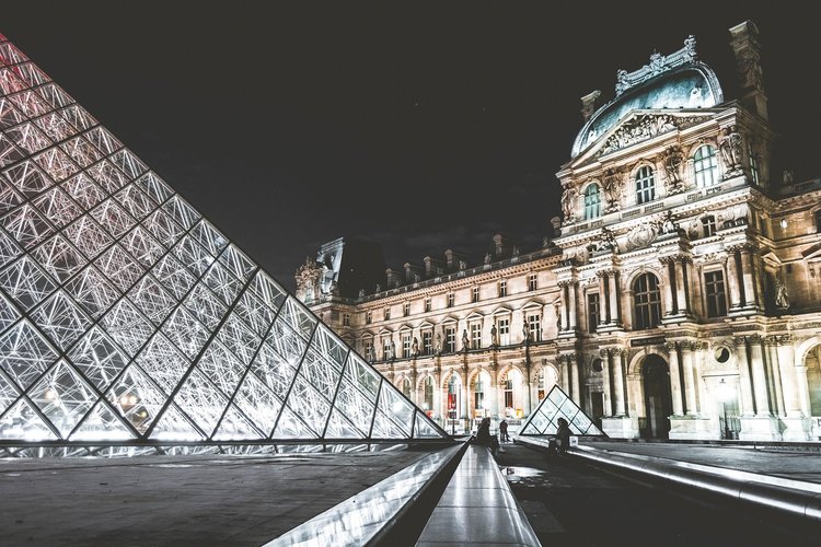12 lugares turísticos que debes evitar en París y qué visitar en su lugar