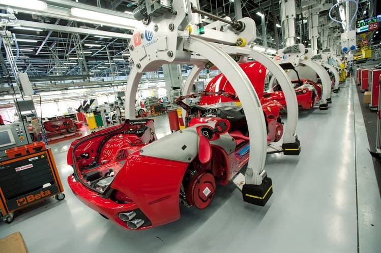 La Ferrari scalda i motori per l'IPO