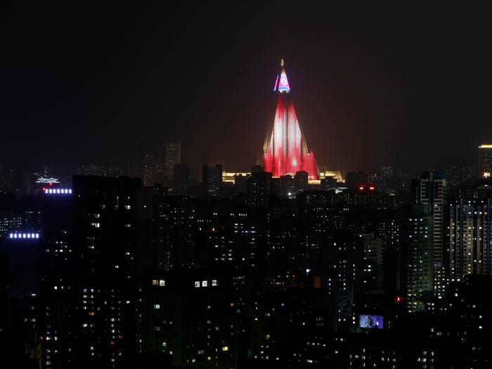 10 famosas y costosas construcciones que han sido abandonadas