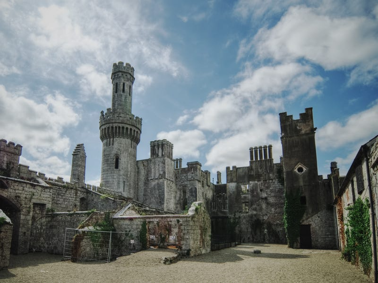 14 inquietantes fotos de palacios y castillos abandonados