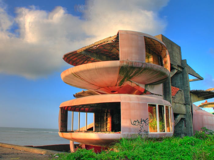 10 famosas y costosas construcciones que han sido abandonadas