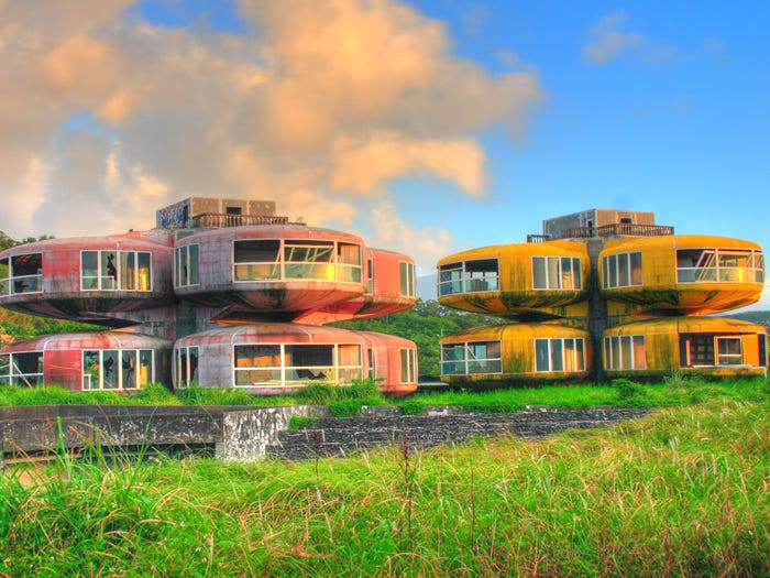 10 famosas y costosas construcciones que han sido abandonadas