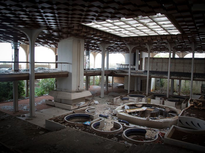 10 famosas y costosas construcciones que han sido abandonadas